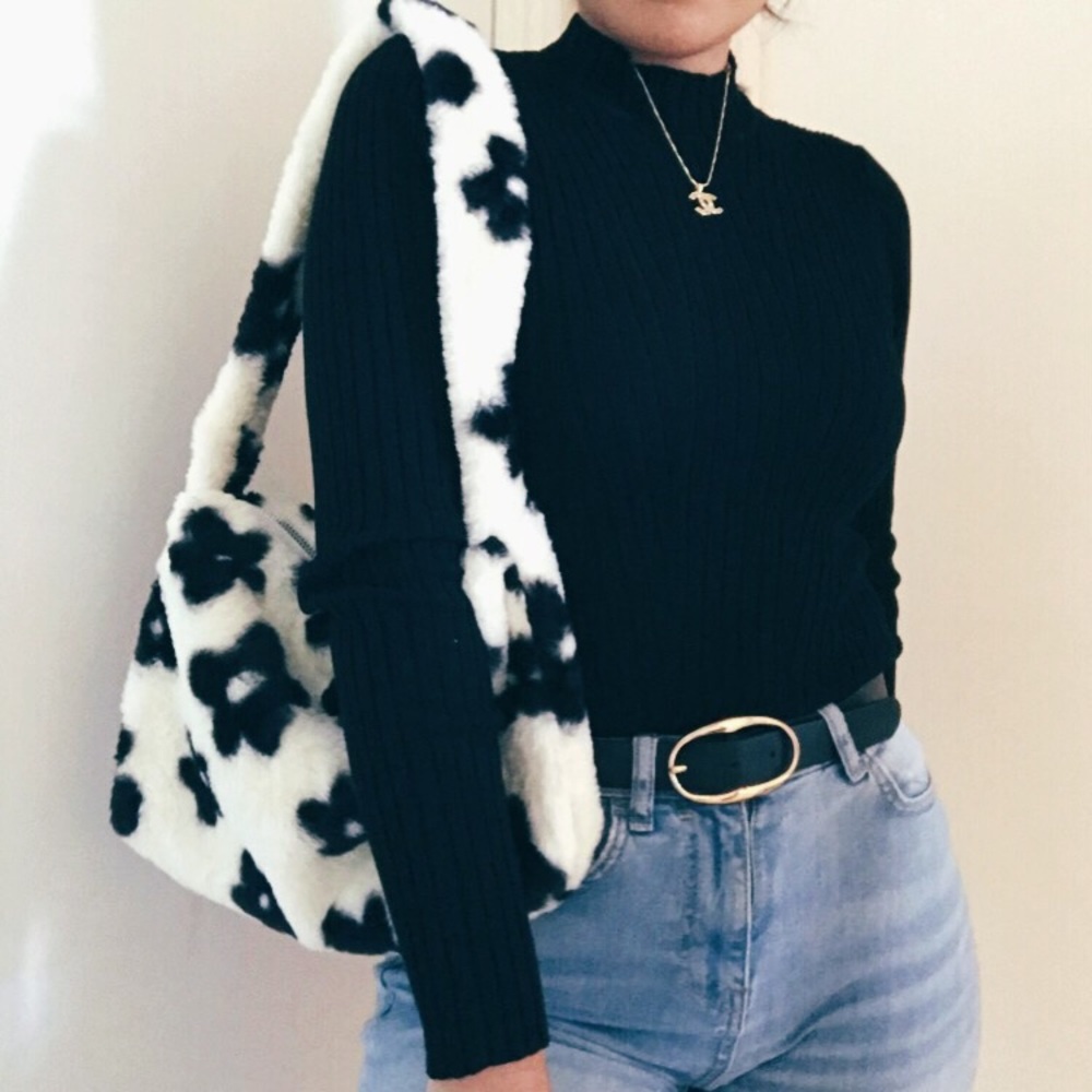 Faux fur fuzzy daisy should bag